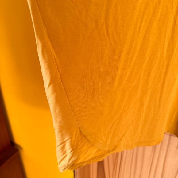 Toni T’s Woman’s yellow top - Picture 3 of 10